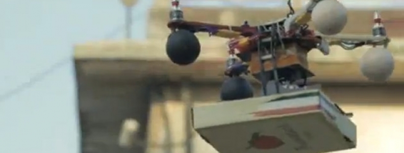 Drone recapita la pizza a domicilio come un vero fattorino.Video. Drone recapita la pizza a domicilio come un vero fattorino.Video.