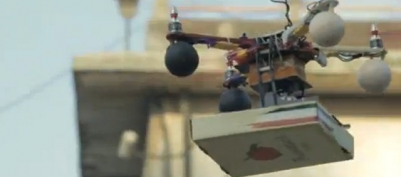 Drone recapita la pizza a domicilio come un vero fattorino.Video.